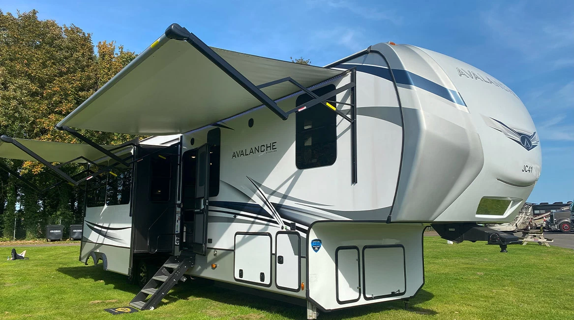 Keystone Avalanche 390DS (3)