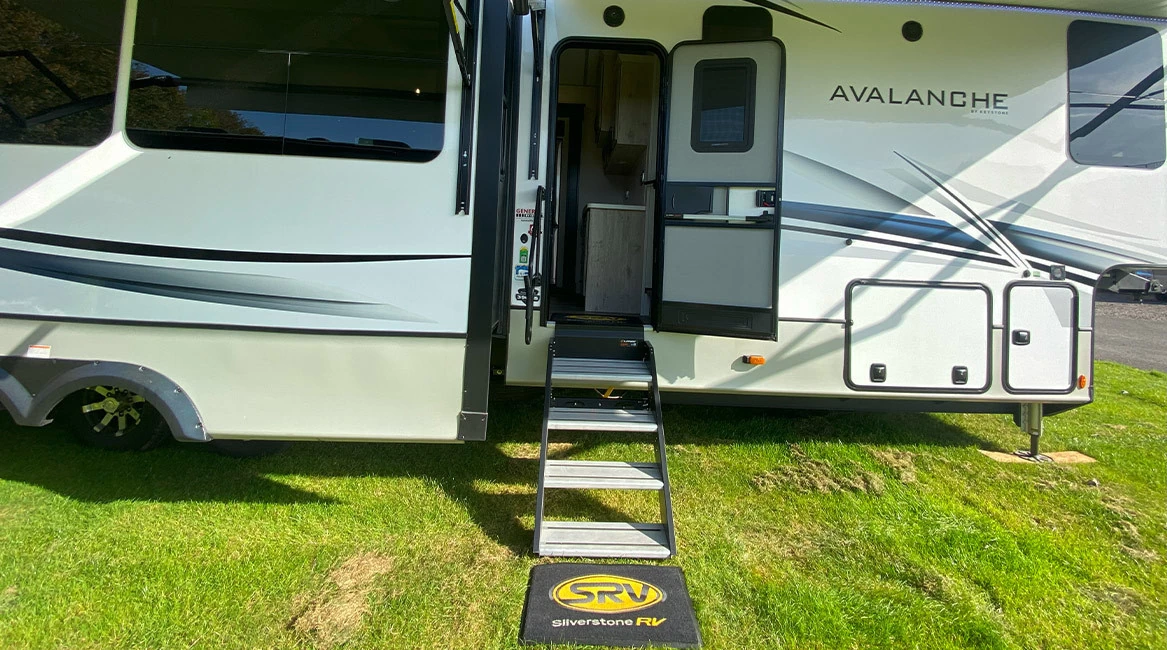 Keystone Avalanche 390DS (3)