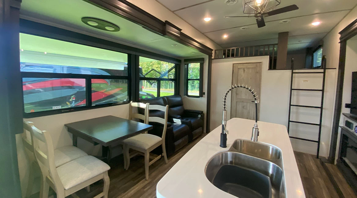 Keystone Avalanche 390DS (3)