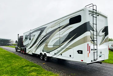 Redwood 2022 Luxury 5th-Wheel Trailer