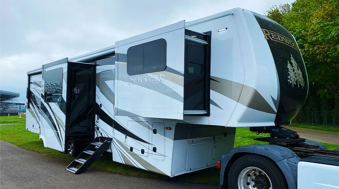 Redwood 2022 Luxury 5th-Wheel Trailer