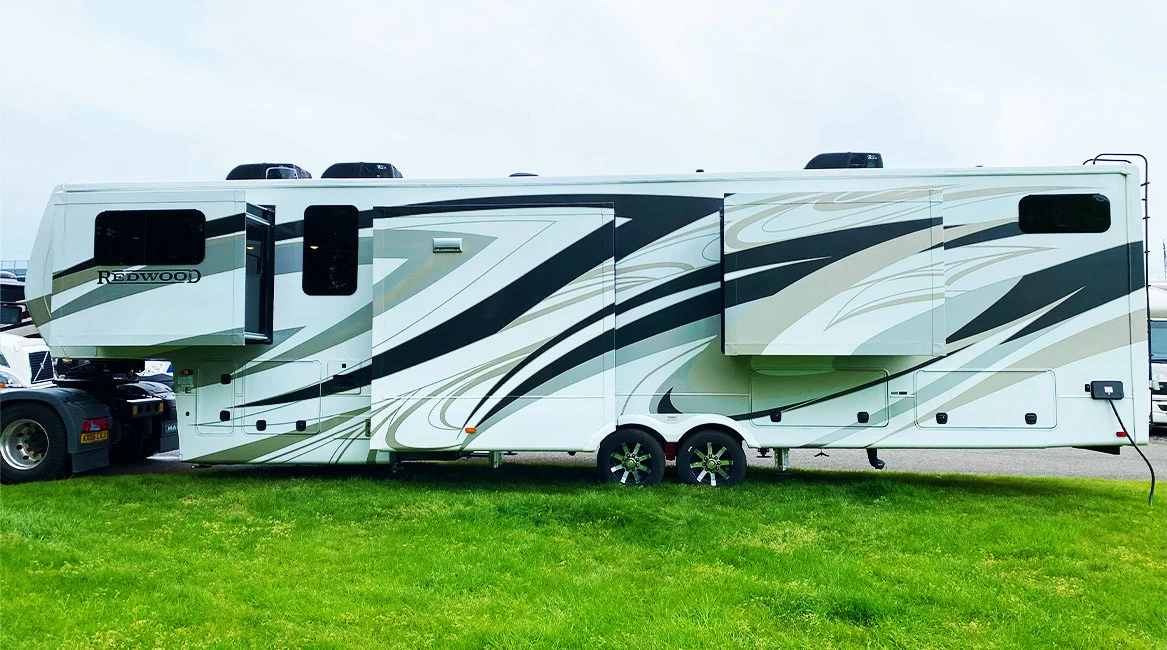Redwood 2022 Luxury 5th-Wheel Trailer