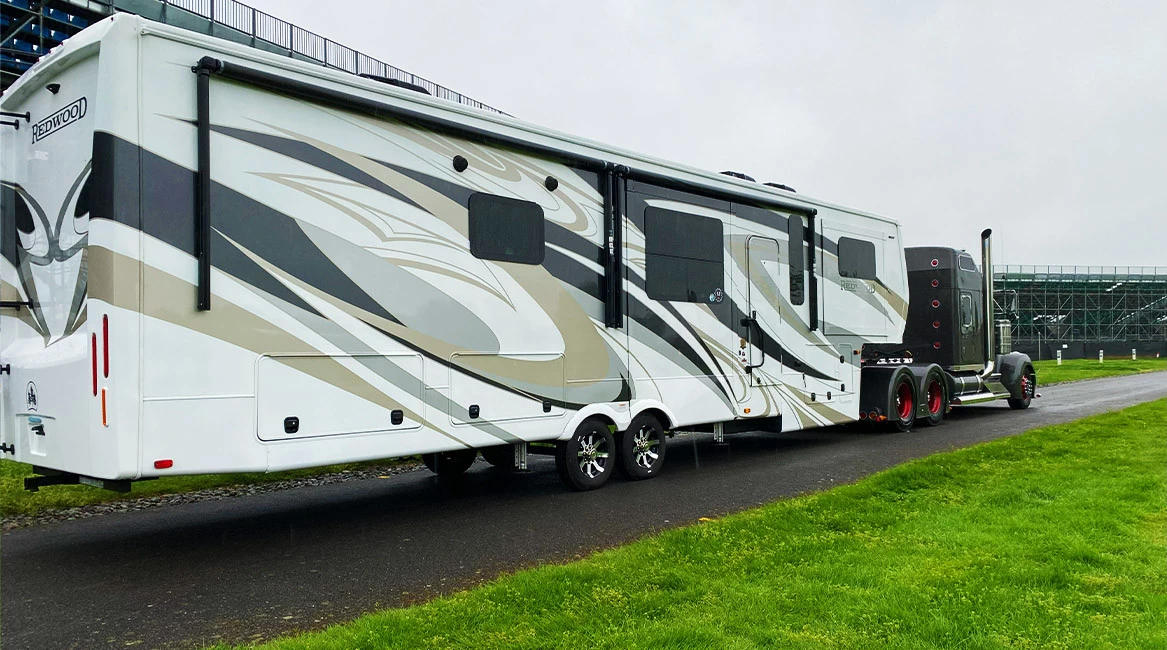 Redwood 2022 Luxury 5th-Wheel Trailer