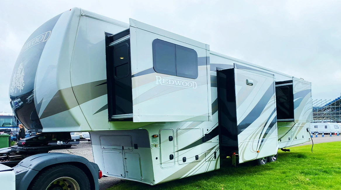 Redwood 2022 Luxury 5th-Wheel Trailer