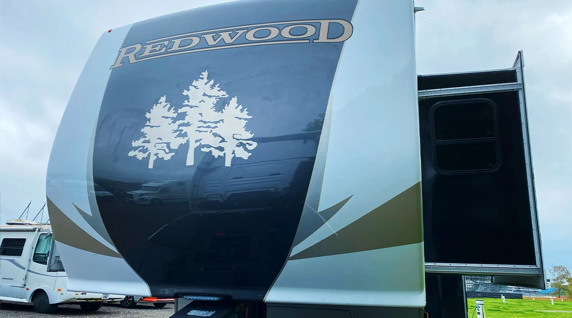 Redwood 2022 Luxury 5th-Wheel Trailer