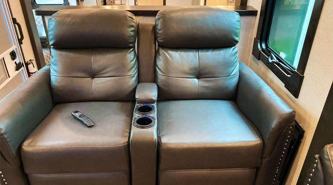 Redwood 2022 Luxury 5th-Wheel Trailer