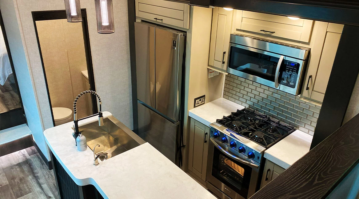 Redwood 2022 Luxury 5th-Wheel Trailer