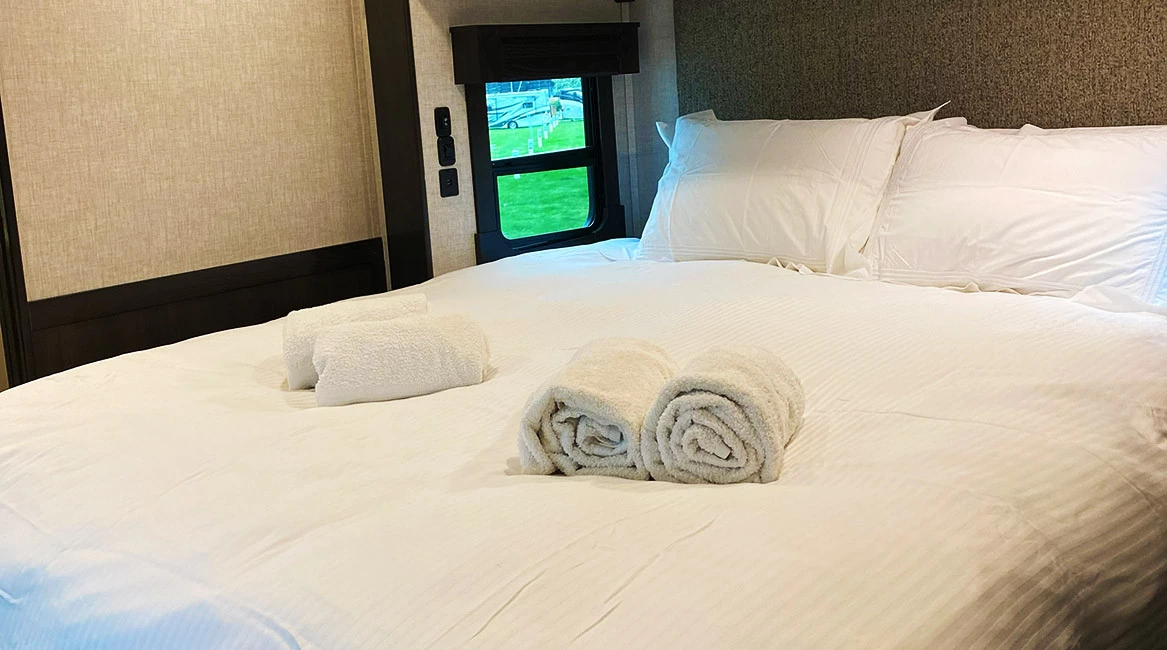 Redwood 2022 Luxury 5th-Wheel Trailer